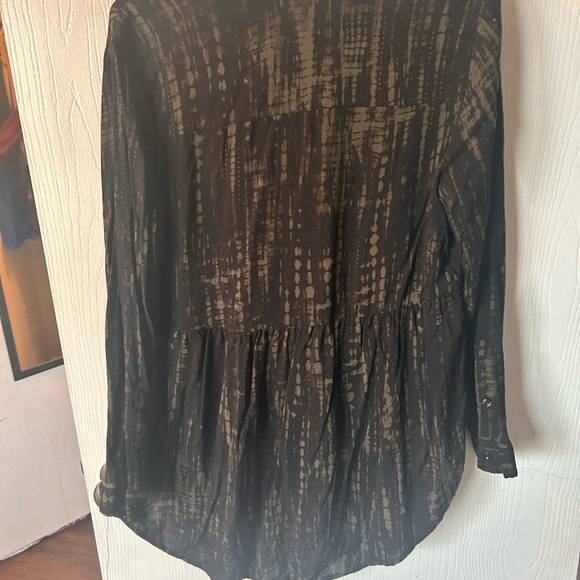 torrid Black and Olive Tie-Dye Button Front Tunic - Picture 3 of 3